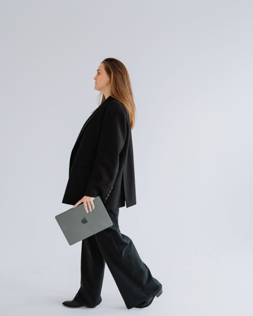Influencer Marketing Kampagnenplanung am Laptop